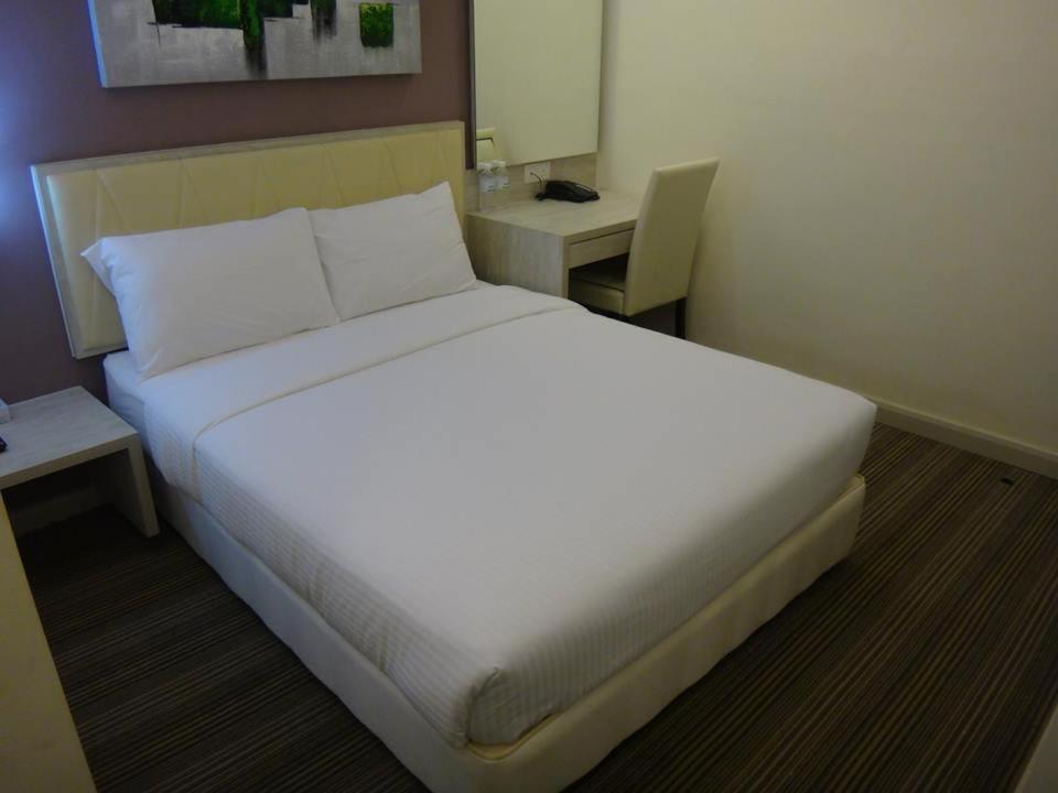 Kosma Business Hotel Куантан Екстериор снимка