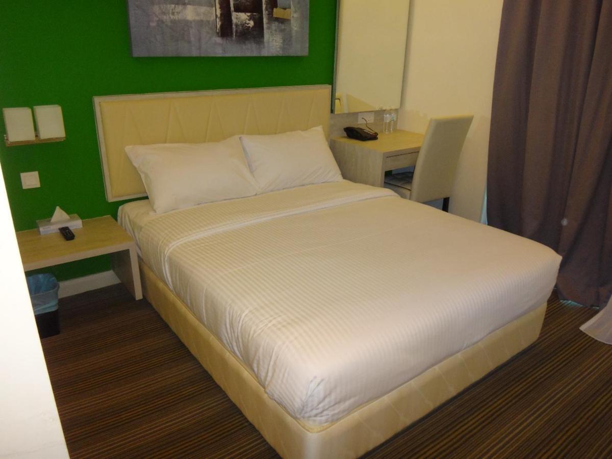 Kosma Business Hotel Куантан Екстериор снимка