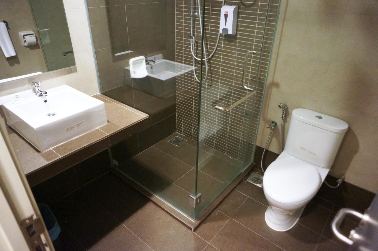 Kosma Business Hotel Куантан Екстериор снимка