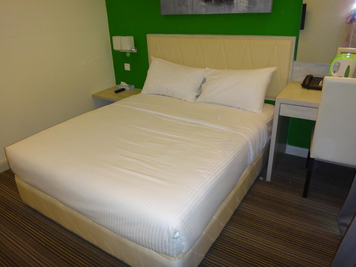 Kosma Business Hotel Куантан Екстериор снимка