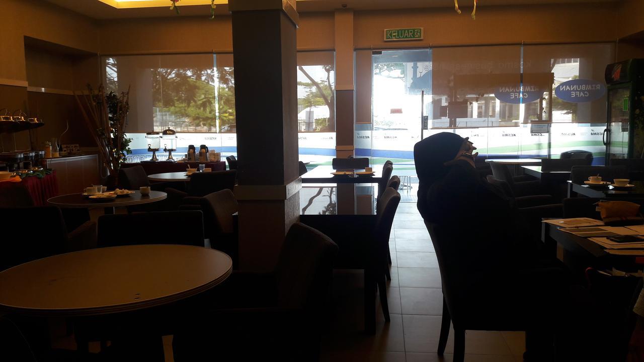Kosma Business Hotel Куантан Екстериор снимка