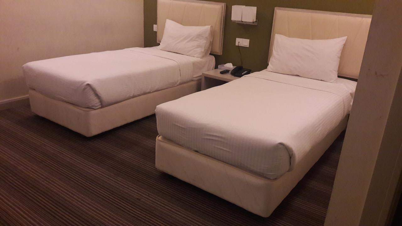 Kosma Business Hotel Куантан Екстериор снимка