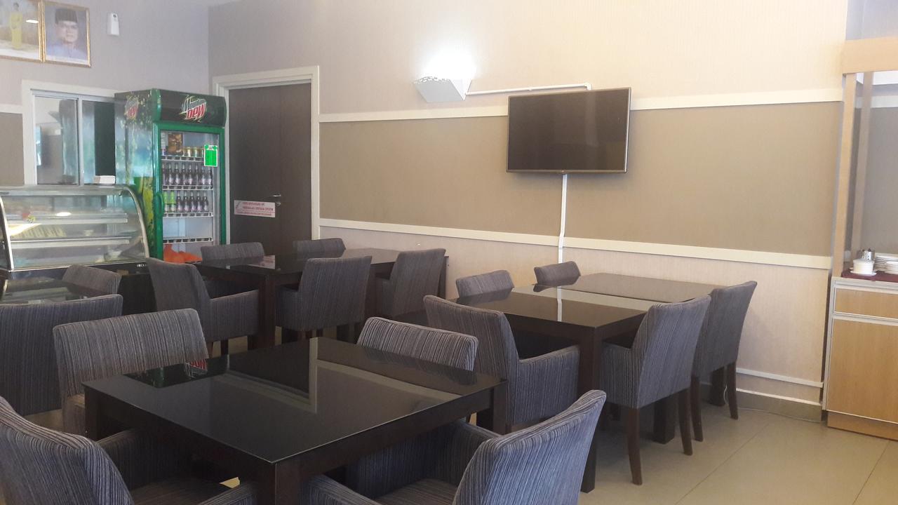 Kosma Business Hotel Куантан Екстериор снимка